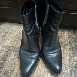 Bandolino Black Pointed Ankle Boots with Side Zip